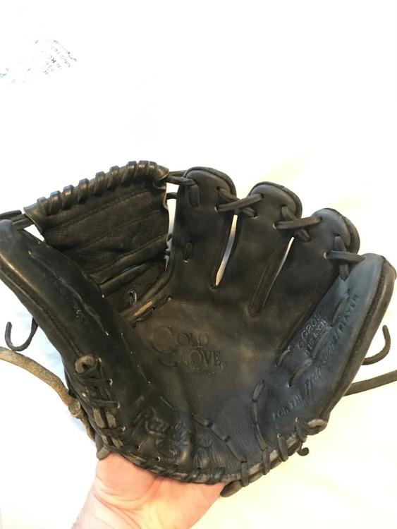 Rawlings Well broken in Gold Glove series mitt. Cheap. SOLD