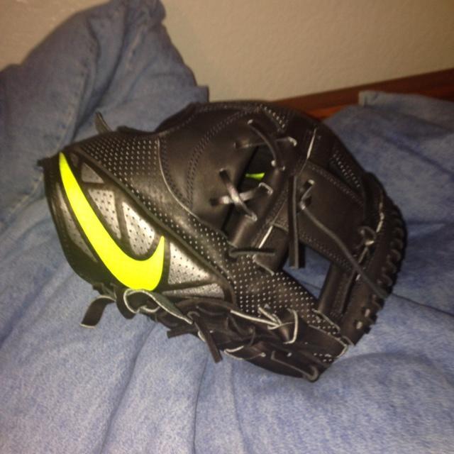 nike mvp select baseball glove