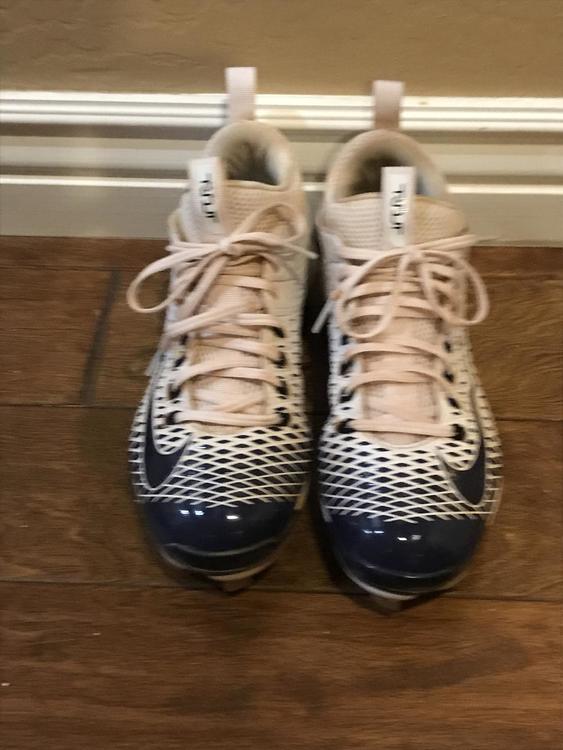 Nike Mike Trout Air 2016 | Baseball Footwear | SidelineSwap Mike Trout Nike Air 2016 - EXPIRED