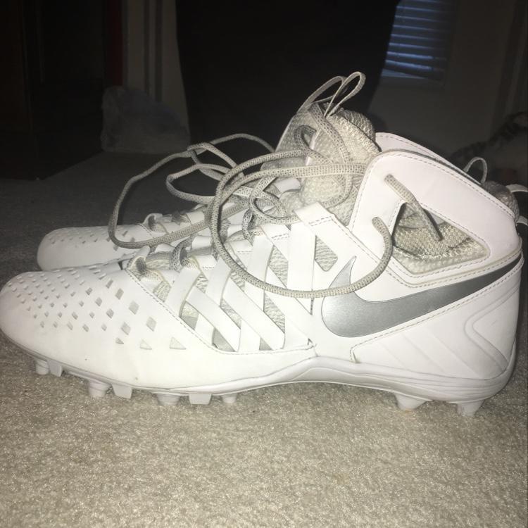 white nike huarache size 5