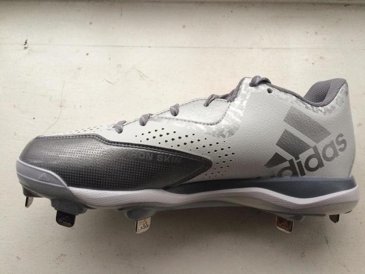 baseball cleats size 10