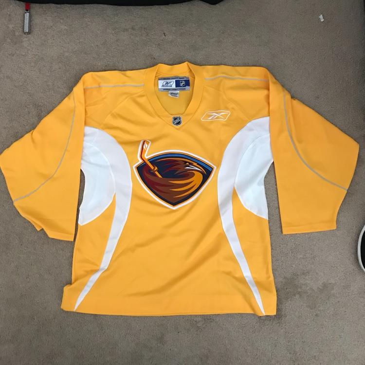 Atlanta Thrashers Practice Jersey Yellow Large SidelineSwap