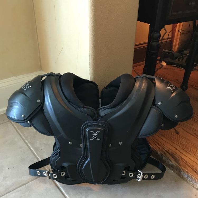 Zenith Shoulder Pads XL Football Equipment SidelineSwap
