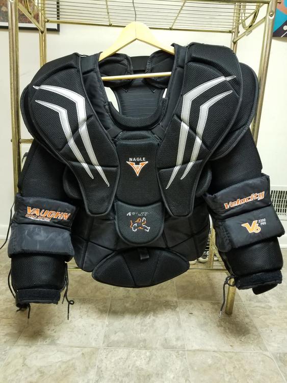 Vaughn Goalie Chest Protector Seniorq V6 2200 Pro Carbon SOLD