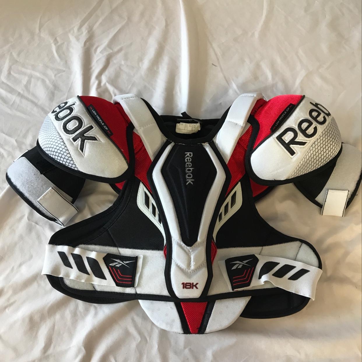 New Reebok 18k Shoulder Pads Size Small Item UMDP3 SidelineSwap