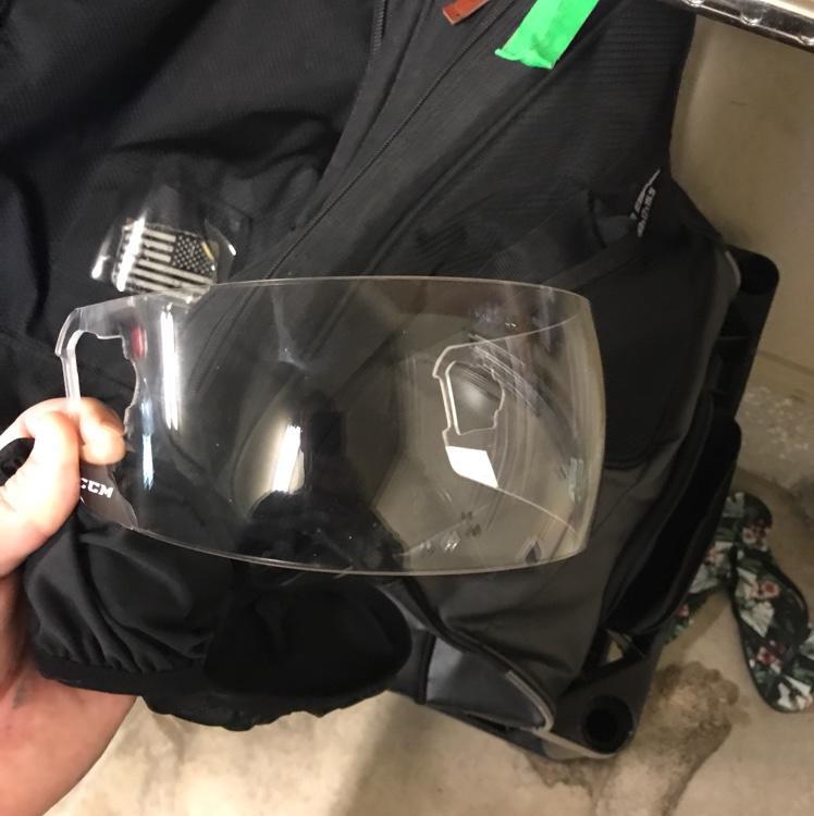 CCM Revision visor, Straight, Clear, With Fast Clips VR25T SOLD