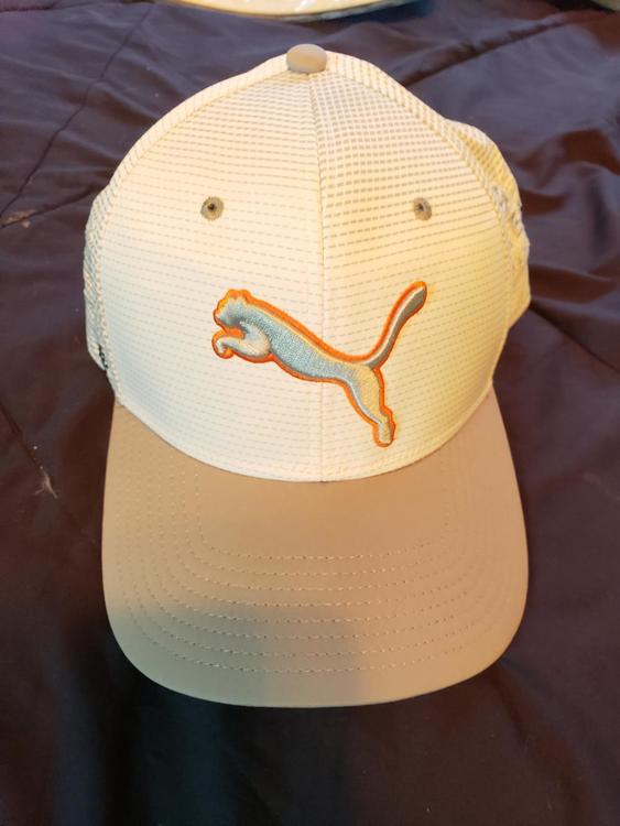 what does the p mean on rickie fowler's hat