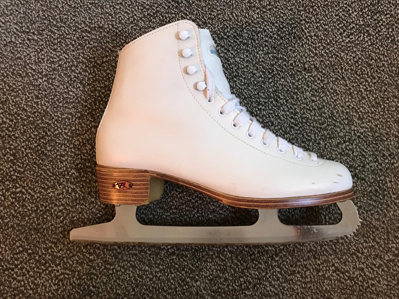 Riedell Figure Skates, size 7. Blades, laces, & blade covers are