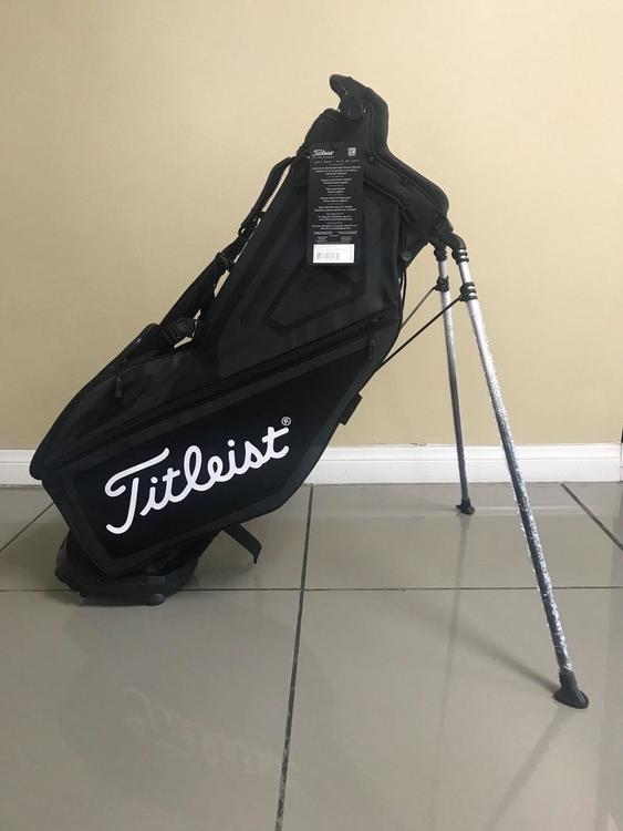 black titleist golf bag