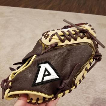akadema youth catchers mitt