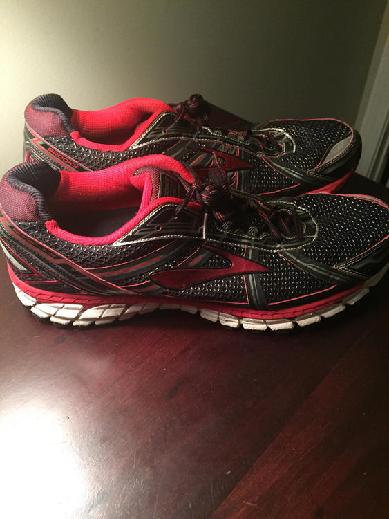 brooks mens running shoes size 14