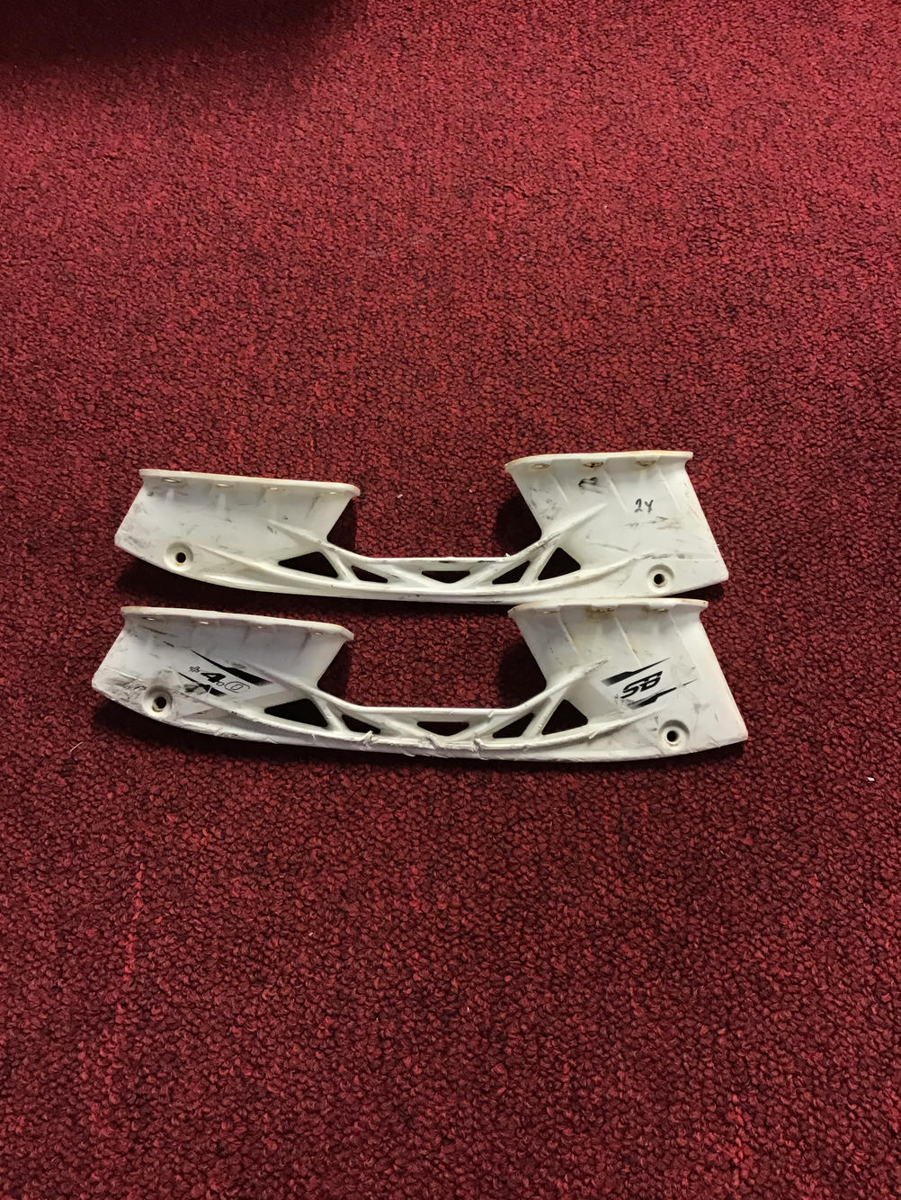 CCM SB 4.0 Blade Holders Size 271/8 Item1031 SidelineSwap