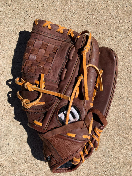 wilson yak softball glove