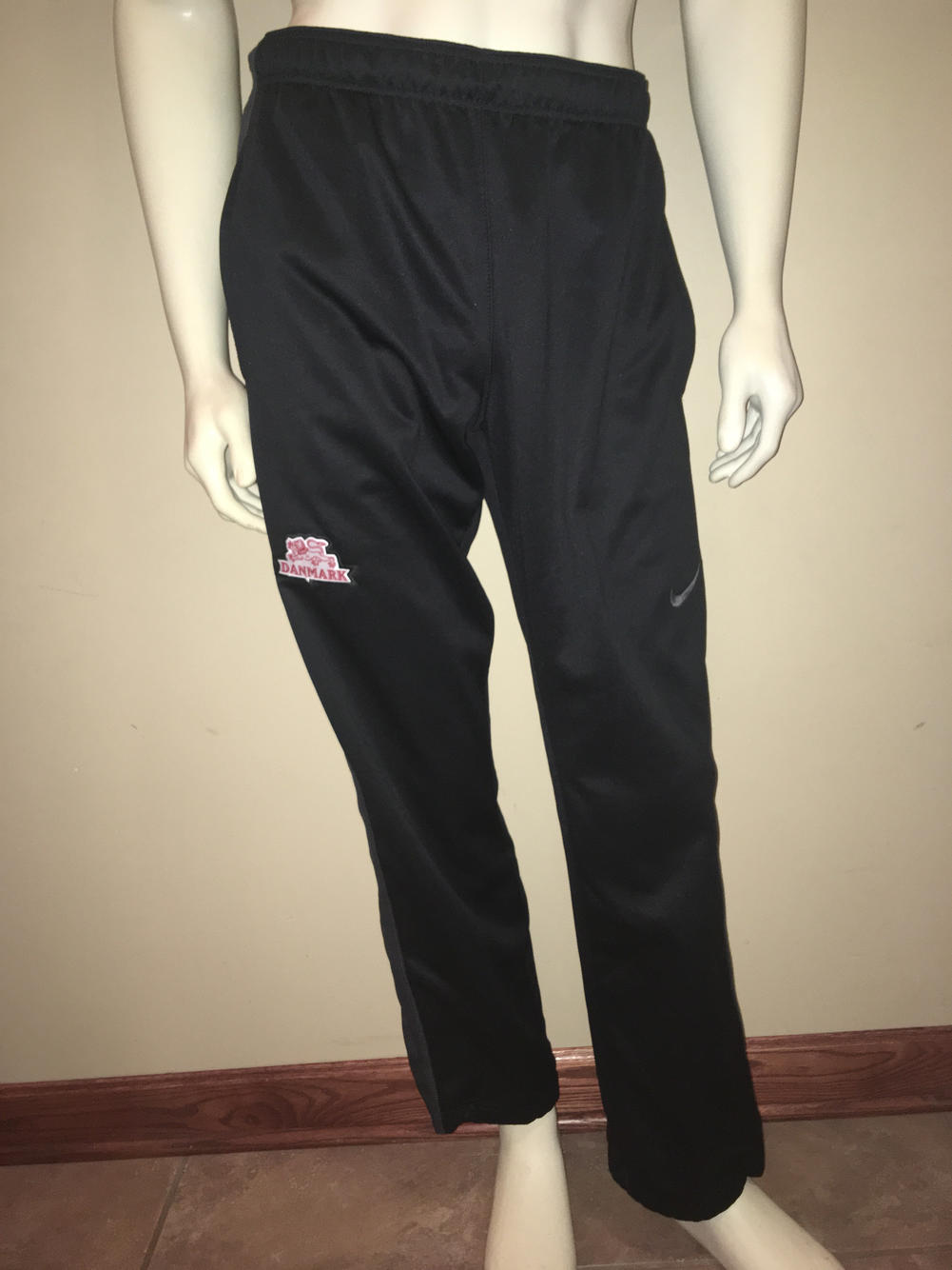 medium size track pants