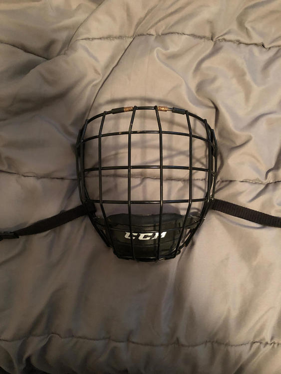 CCM Black Fm680 Large Cage Hockey Cages, Visors & Shields SidelineSwap