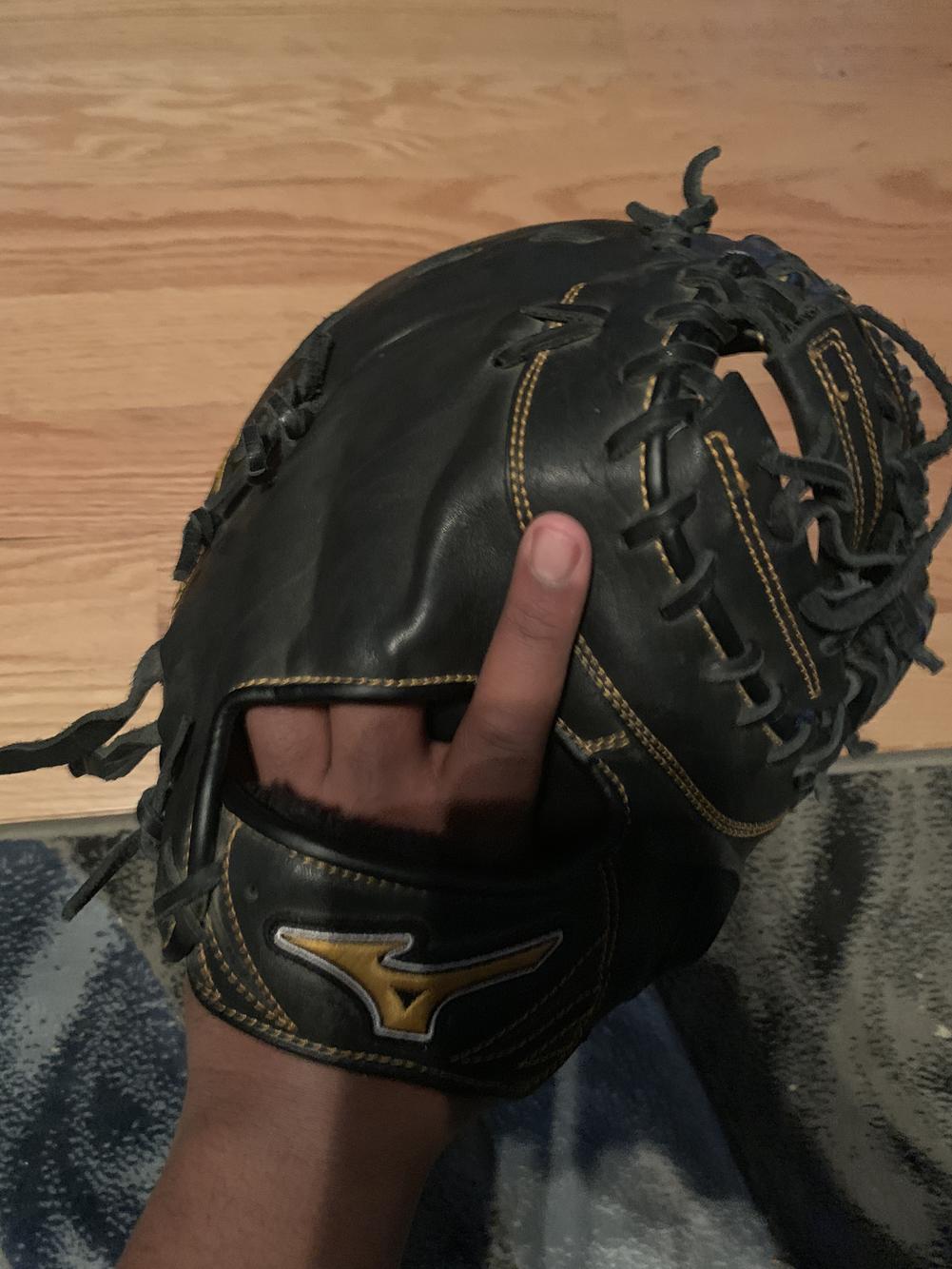 New Mizuno Glove SidelineSwap