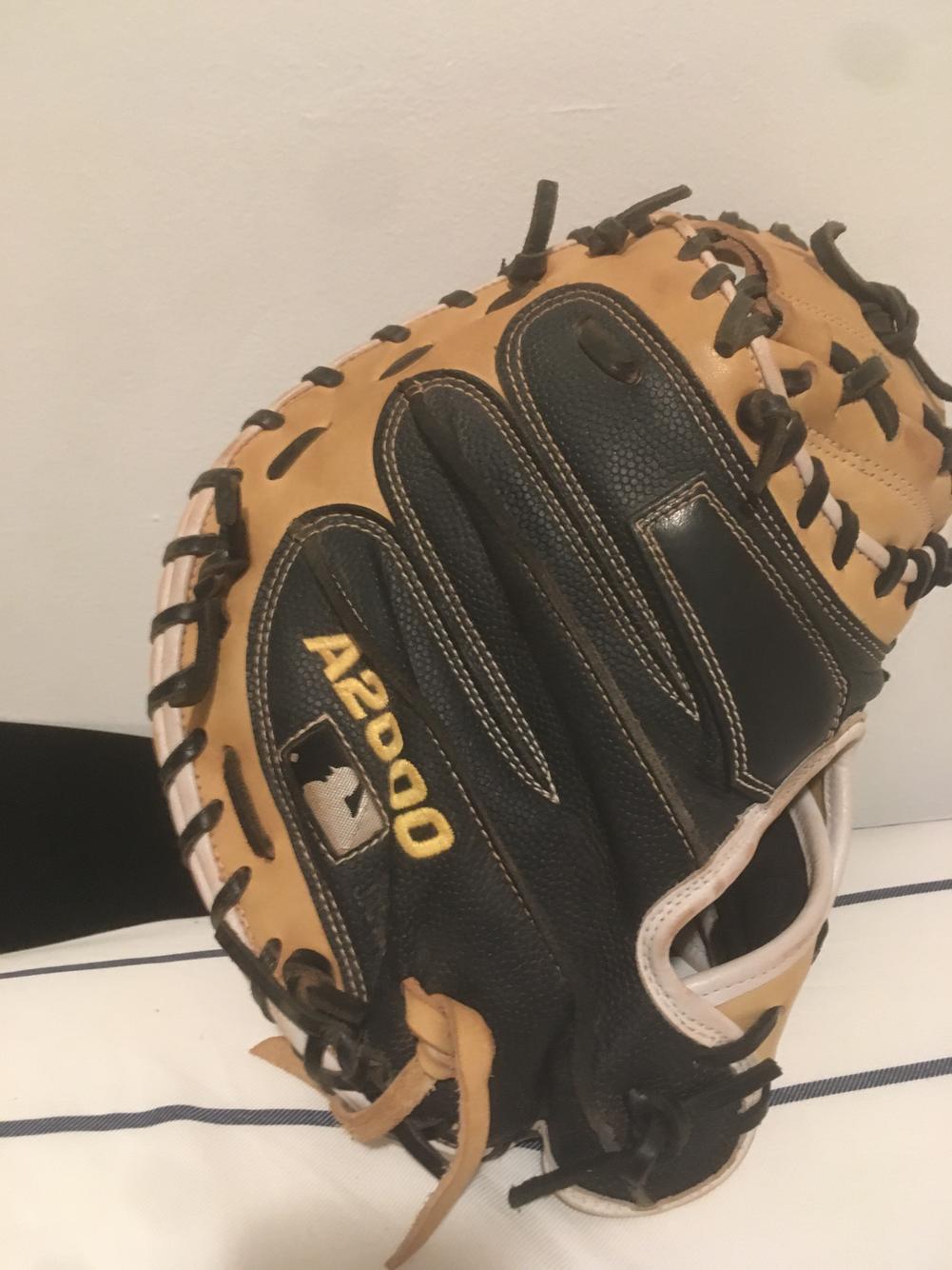 Wilson New A2000 Catchers mitt 2019 33.5 Baseball Gloves & Mitts