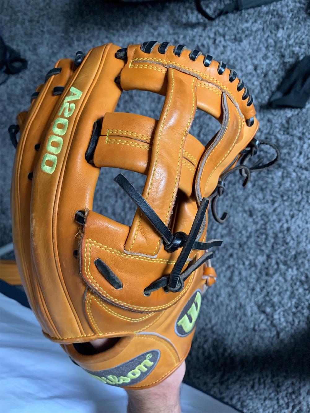 A2000 Outfield Glove SidelineSwap