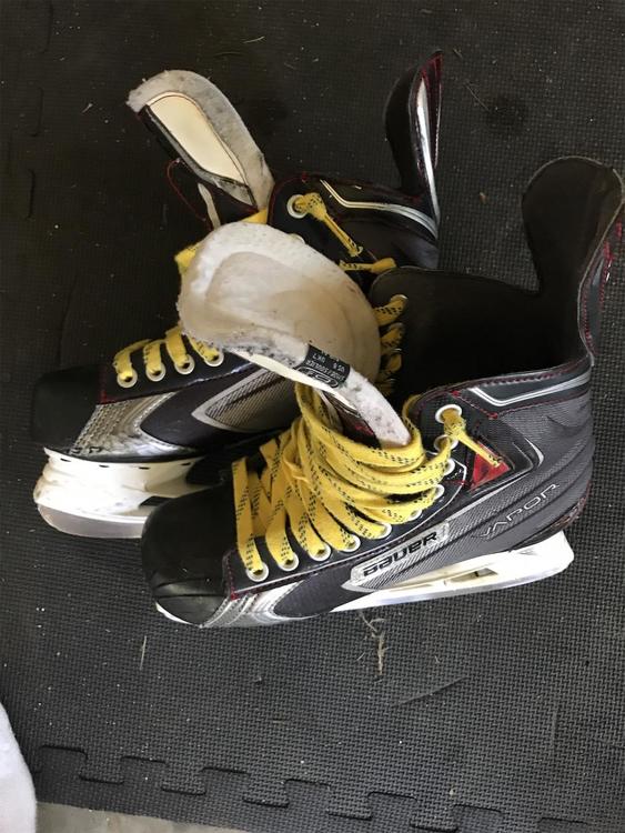 Bauer Vapor X60 R Intermediate Size 6 5 Hockey Skates Sidelineswap