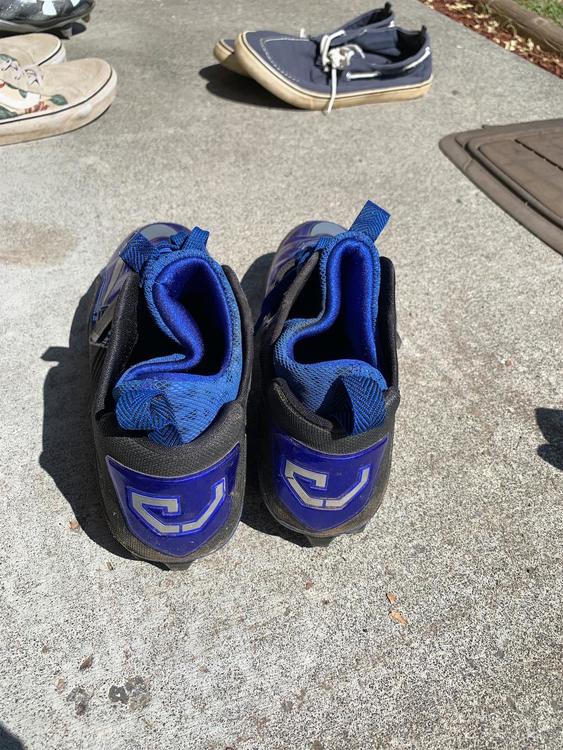 calvin johnson football cleats