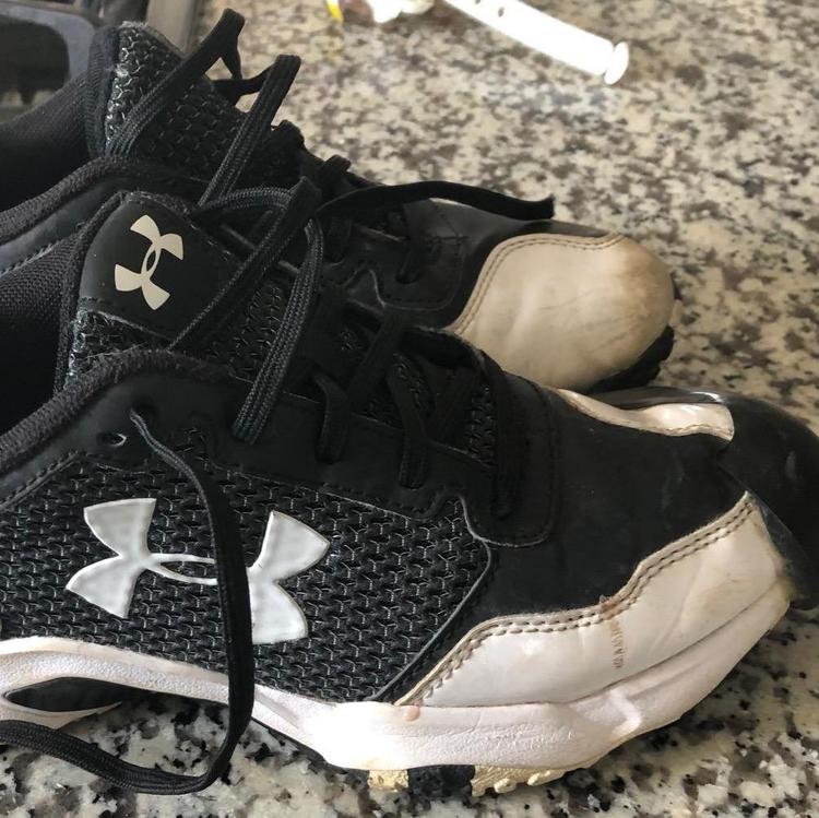 indoor pitching shoes