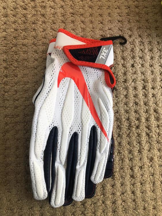 syracuse football gloves