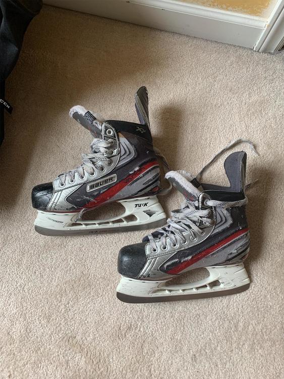 Bauer Vapor X3.0 Junior Size 5.5 EE Hockey Skates