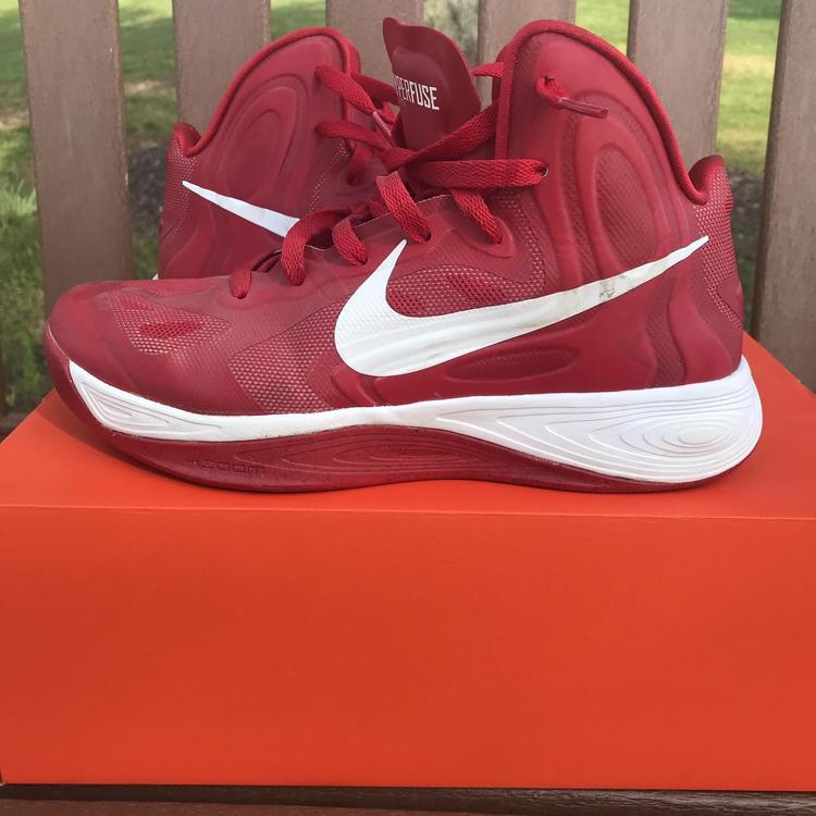 red nike hyperfuse