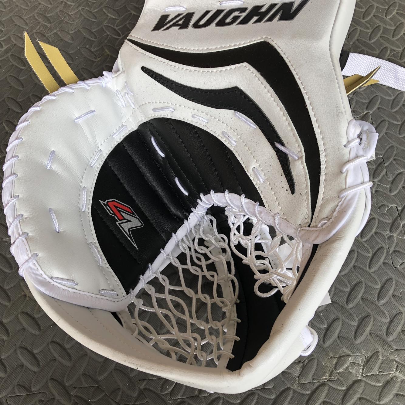 New Velocity V7 XR Pro Goalie Glove Reg SR SidelineSwap