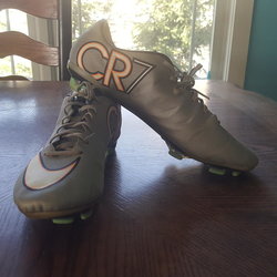 nike galaxy cleats cr7