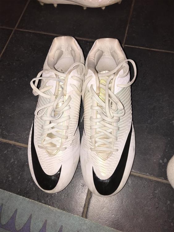 size 10.5 football cleats