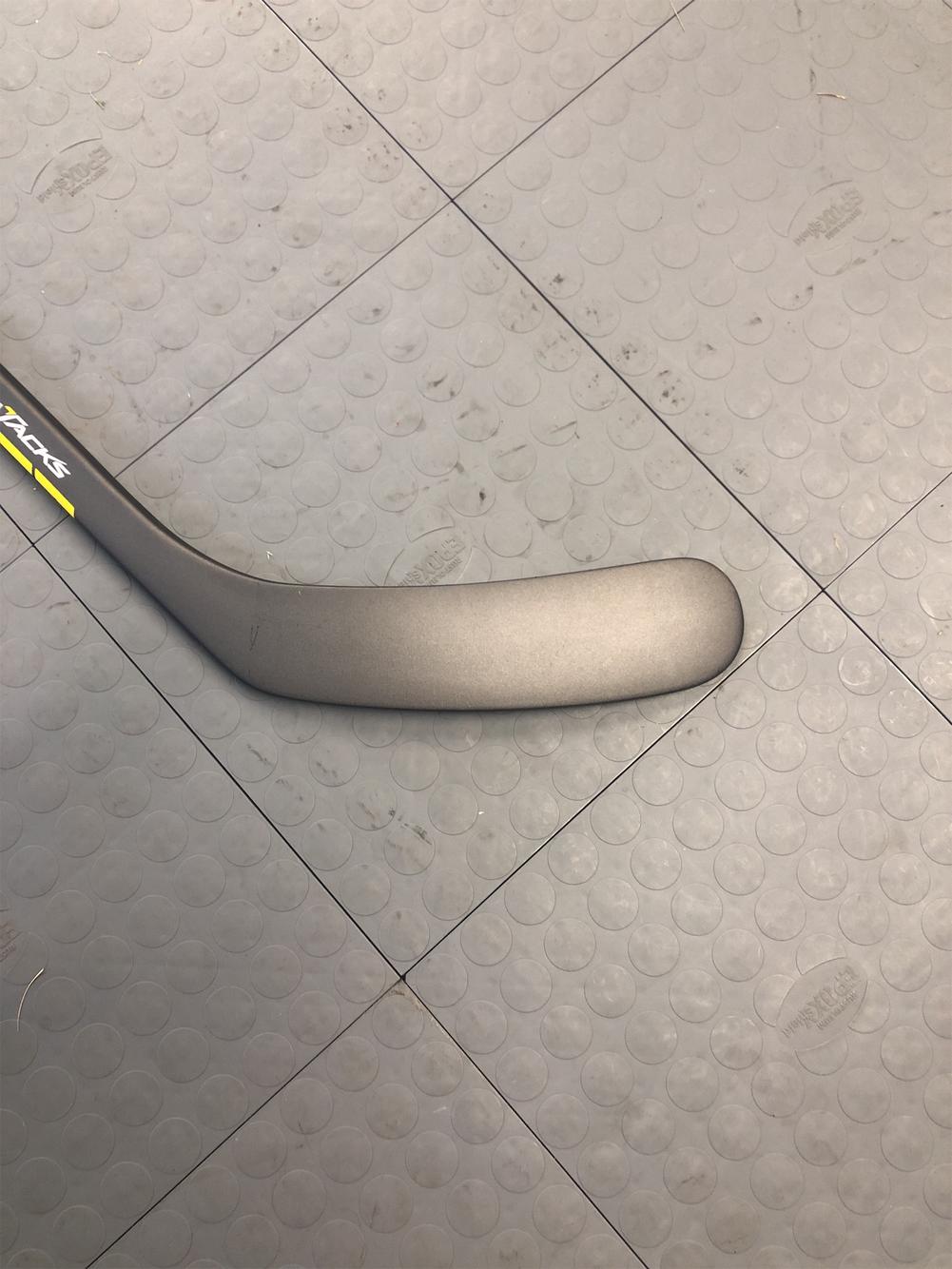 New CCM Ultra Tacks Righty 100 Flex P14 Curve Pro Stock