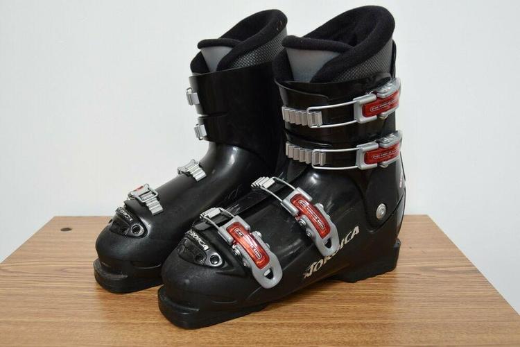 size 8.5 ski boots