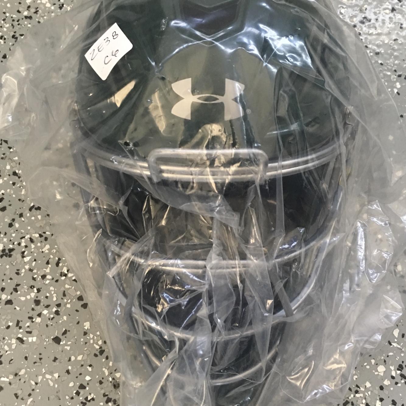 New Under Armour Catcher's Mask/Helmet Youth Dark Green SidelineSwap