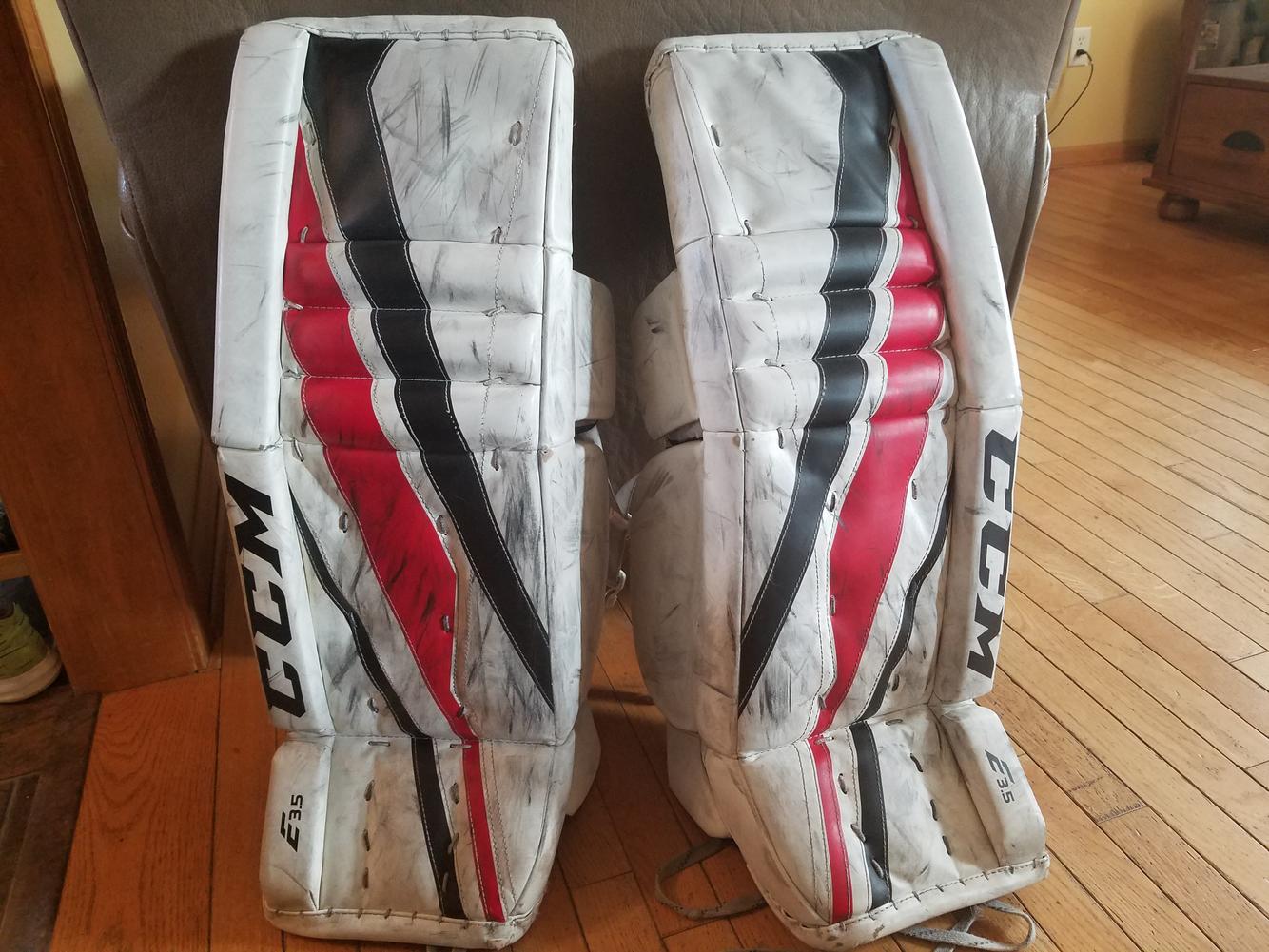28" CCM Extreme Flex E3.5 Goalie Leg Pads Junior SidelineSwap