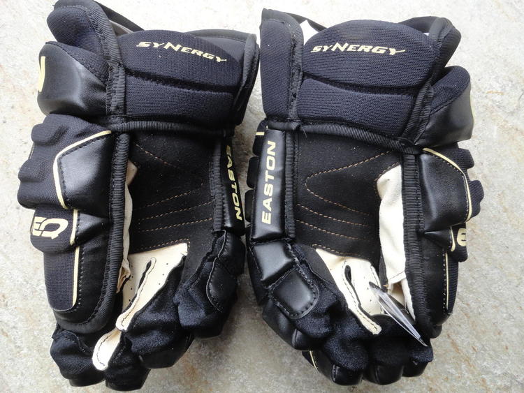Easton Black New Junior SIZE 12" BLK /GOLD Hockey Gloves