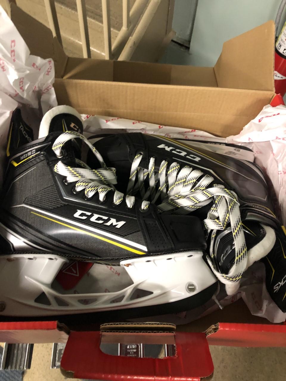 New Junior CCM Tacks 9090 Hockey Skates D&R (Regular) Size 4 SidelineSwap