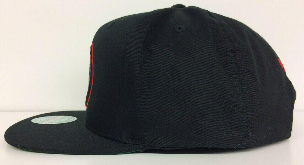 Mitchell /& Ness HWC Kraft 110 Celtics Casquette de baseball Bord incurv/é