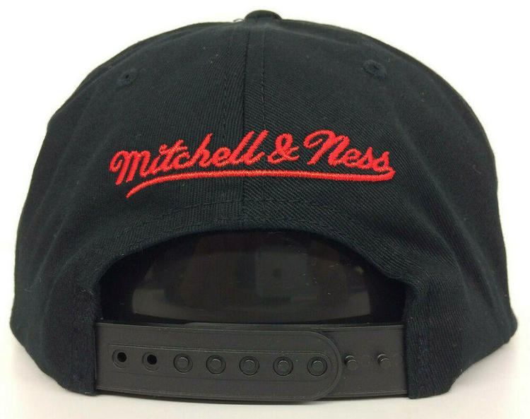 Mitchell /& Ness HWC Kraft 110 Celtics Casquette de baseball Bord incurv/é