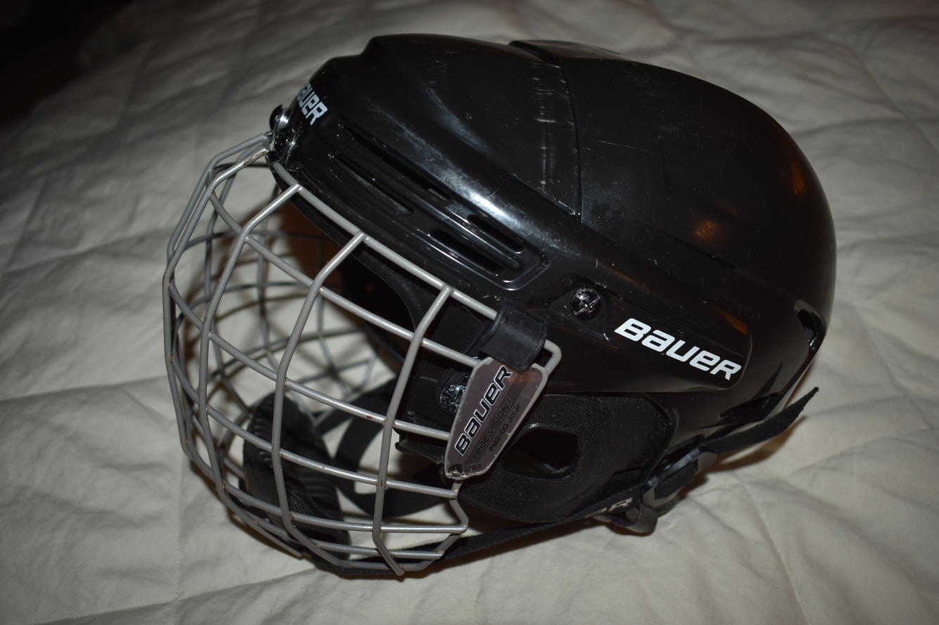 Bauer BHH2100JR Hockey Helmet w/ Cage, Black SidelineSwap
