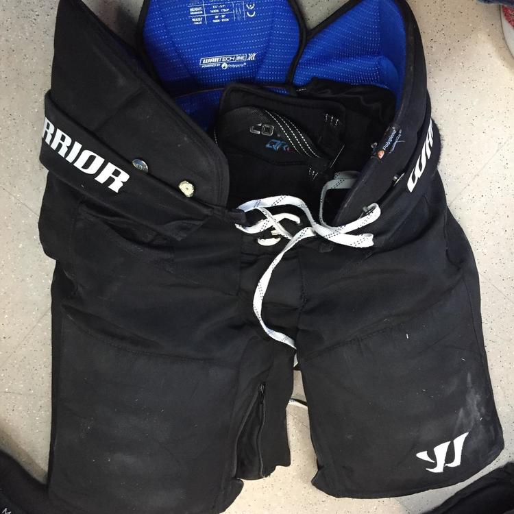 Warrior Black Senior Small Covert QRL Pants Pro Stock Hockey Pants