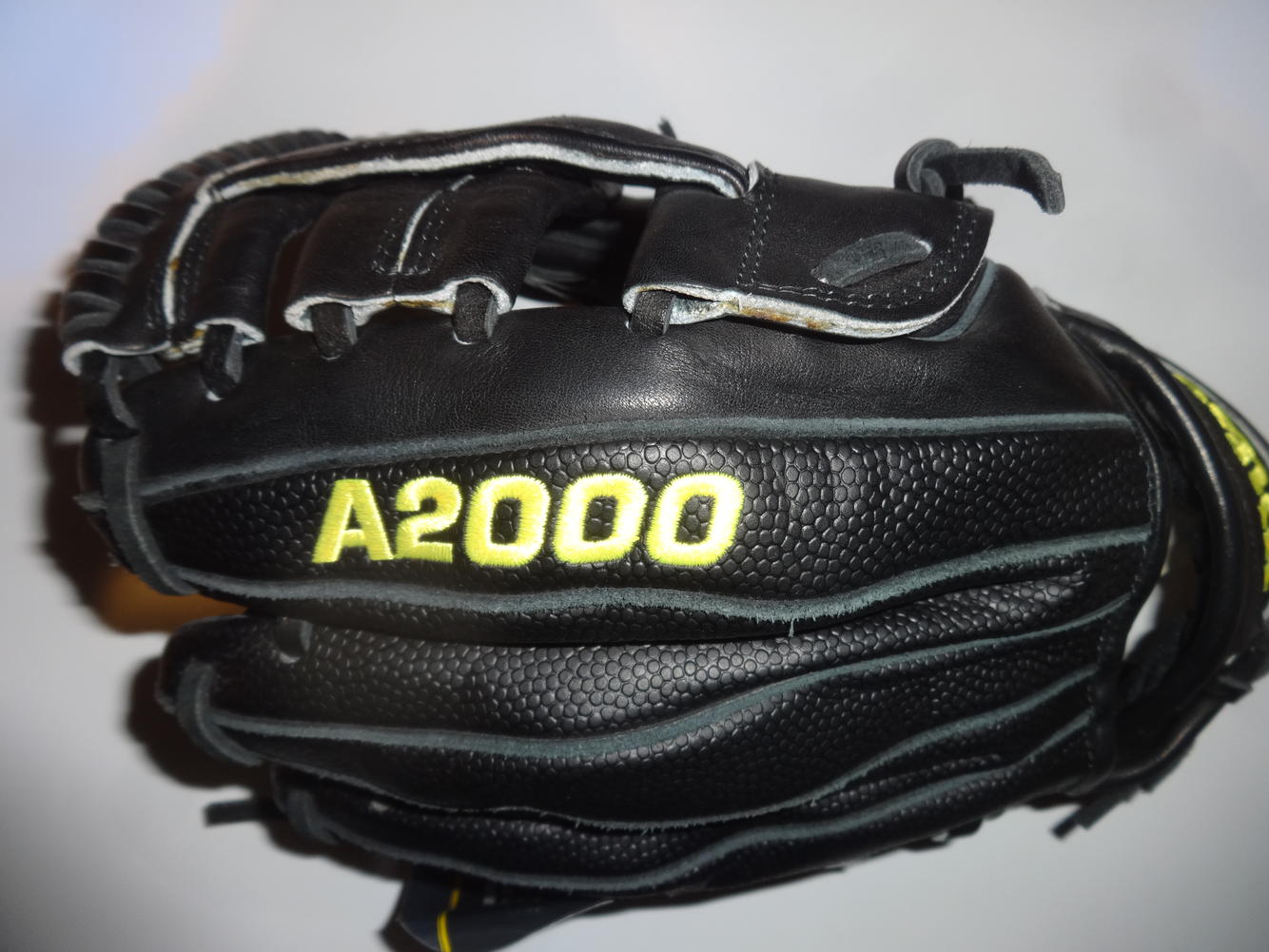 Wilson New A2000 Glove 11.5" G4BSS Baseball Gloves & Mitts