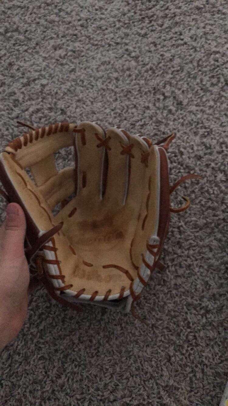 Gold High School/College Infield A2000 1786 11.5" Baseball Glove