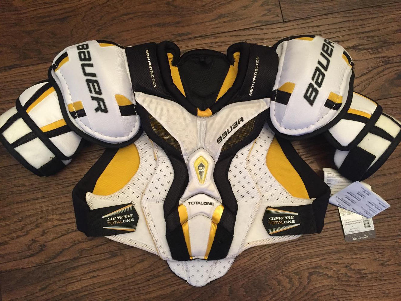 New Junior Large Bauer Supreme Total One Shoulder Pads SidelineSwap