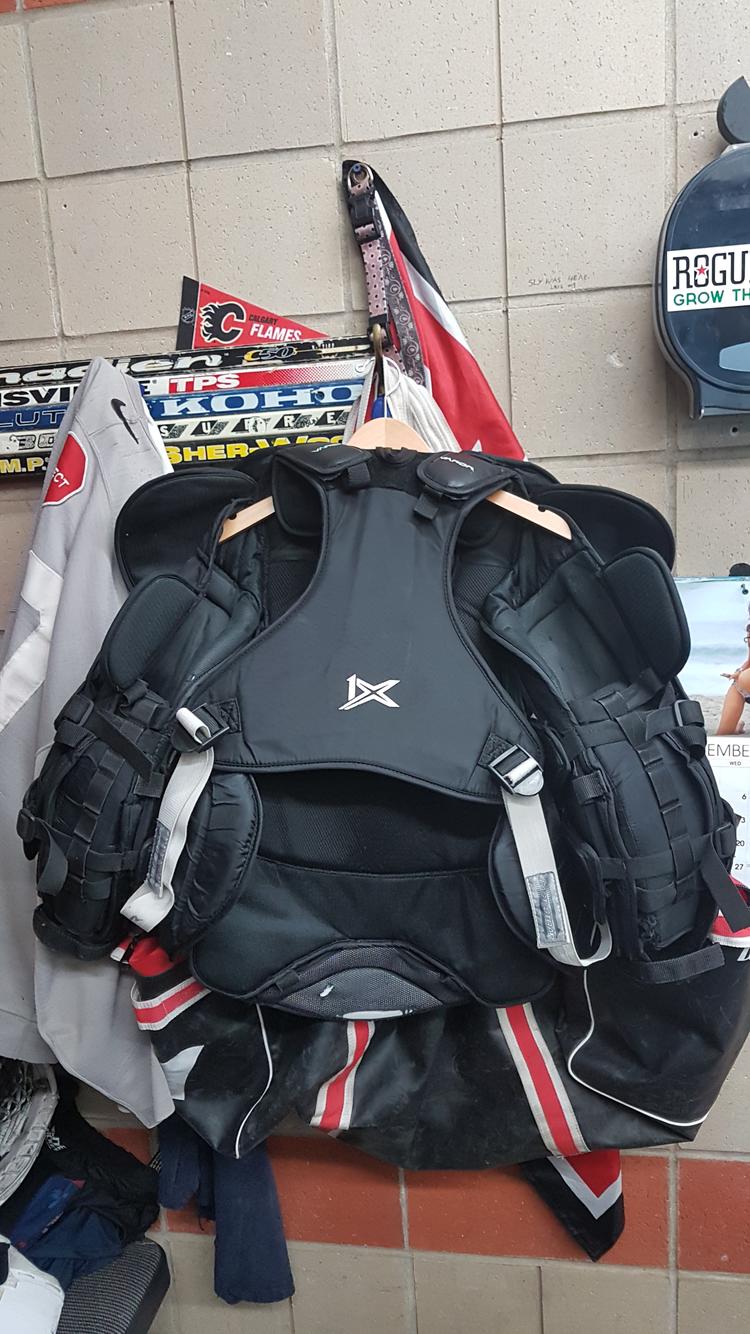 Senior Large Bauer Vapor 1X Goalie Chest and Arm Protector Goalie Chest