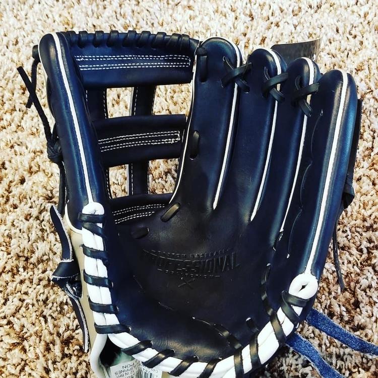 Easton C43JR 12 inch RHT Pro Collection Jose Ramirez Game Spec Baseball Glove