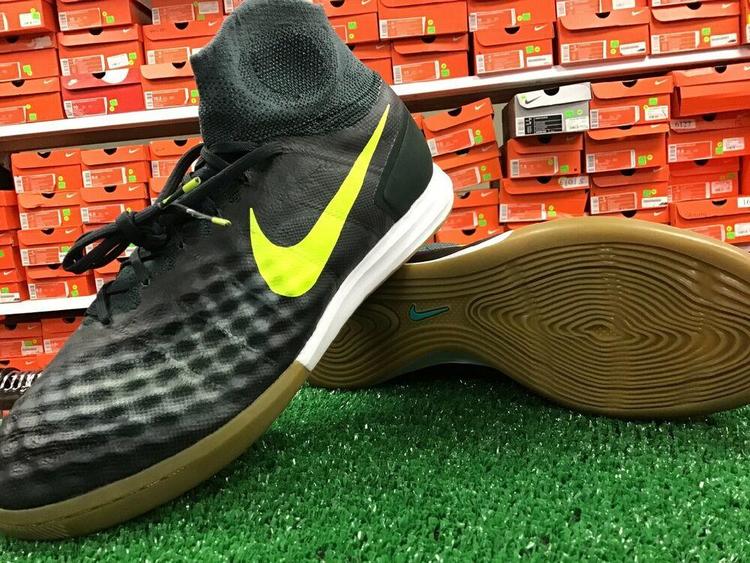 soccer shoes size 10