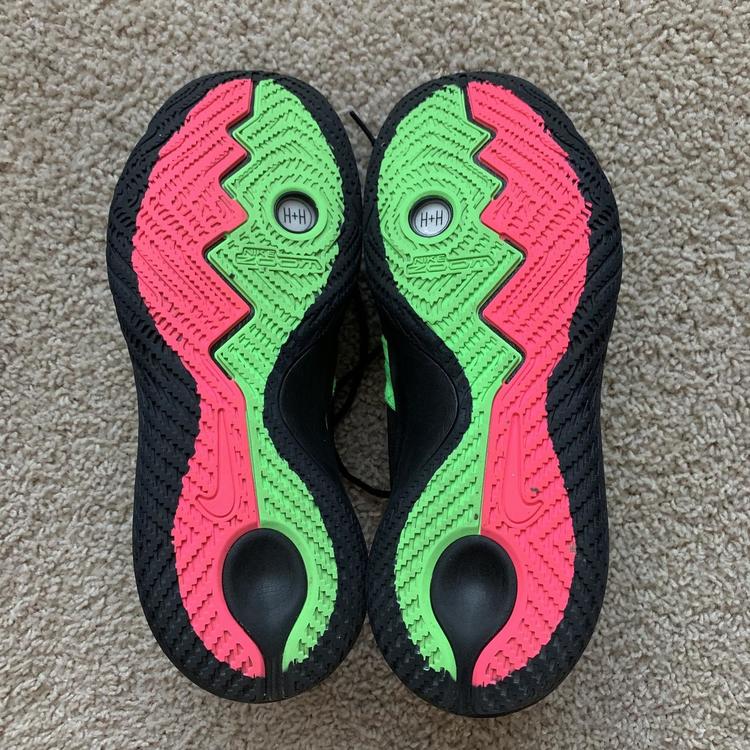 Nike Kyrie Flytrap Grinch Kyrie Grinch Shoe