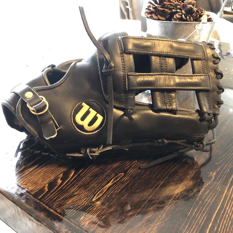Relace Wilson A2000 Baseball Glove Images Gloves and Descriptions
