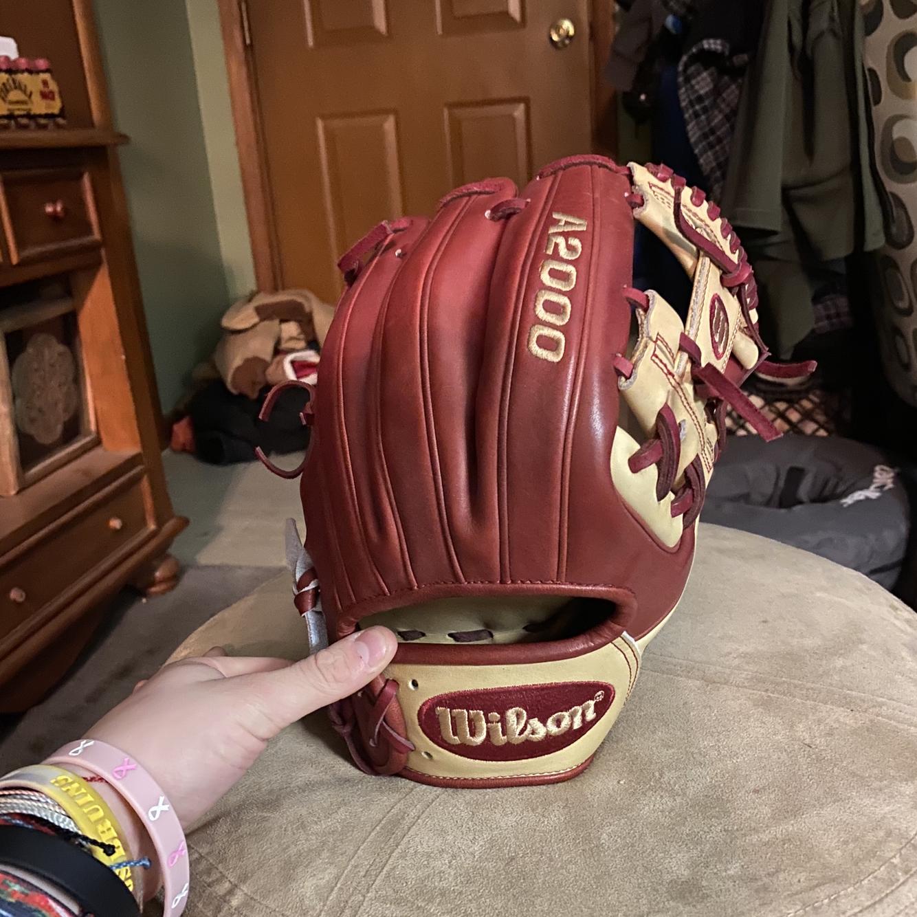 Red New Infield A2000 1786 11.5" Baseball Glove SidelineSwap